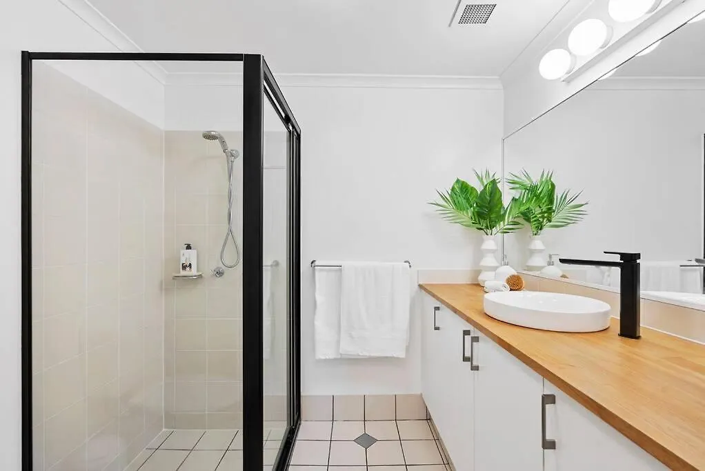 Stylish 2-Br Apartment Gold Coast 0*,  Australien